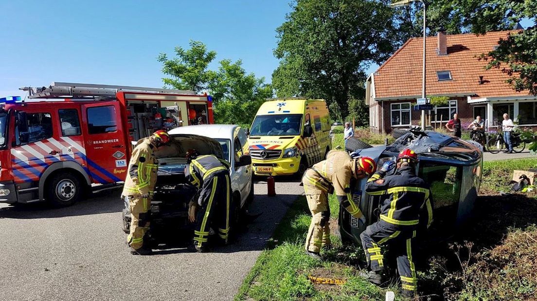 Twee gewonden bij frontale aanrijding in Mander