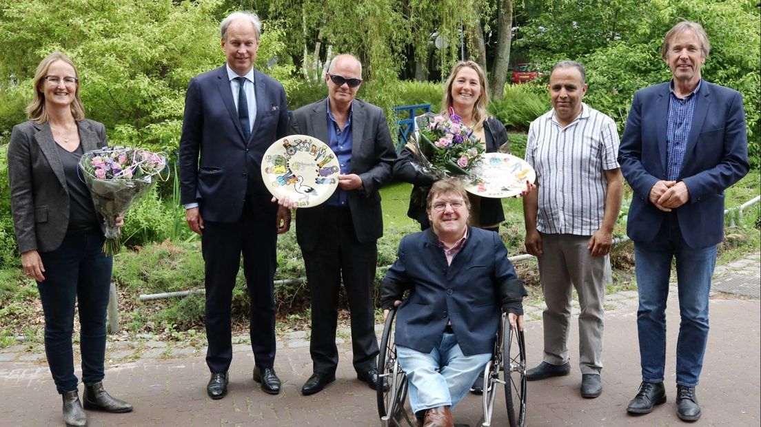 Wethouder Mulder (tweede van links) deelde de prijzen uit