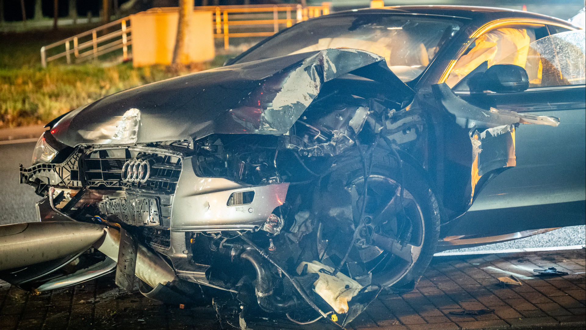 112-nieuws | Ravage na ongeluk op kruispunt - Grote brand op boerderij.