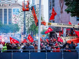 Honderden Turkse Rotterdammers de straat op na verkiezingswinst president Erdogan