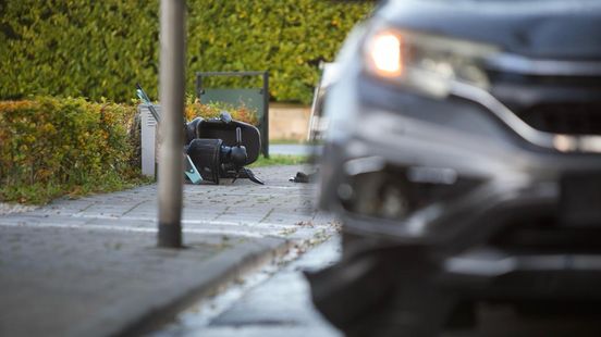 Scootmobielbestuurder gewond bij aanrijding in Ootmarsum. Scootmobielbestuurder gewond bij aanrijding in Ootmarsum.