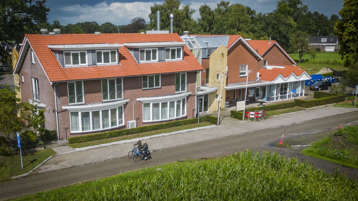 Azc in Albergen beschoten vanuit rijdende auto: 'Absoluut onacceptabel'