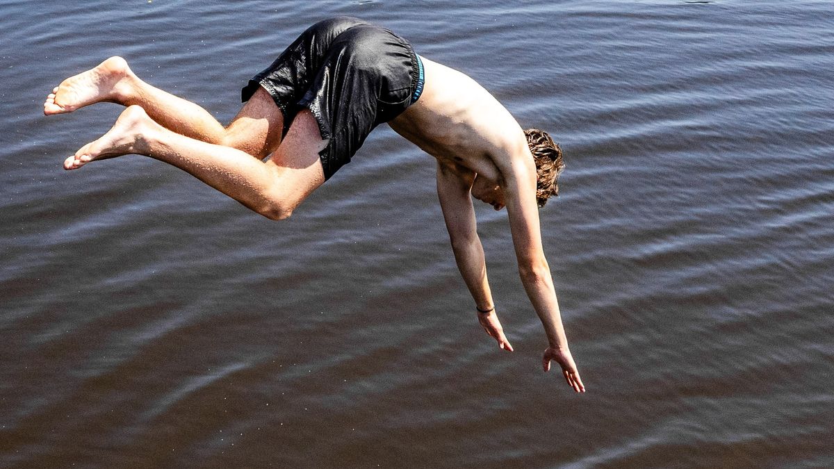 Tytsjerksteradiel roept op om niet in de kanalen te springen