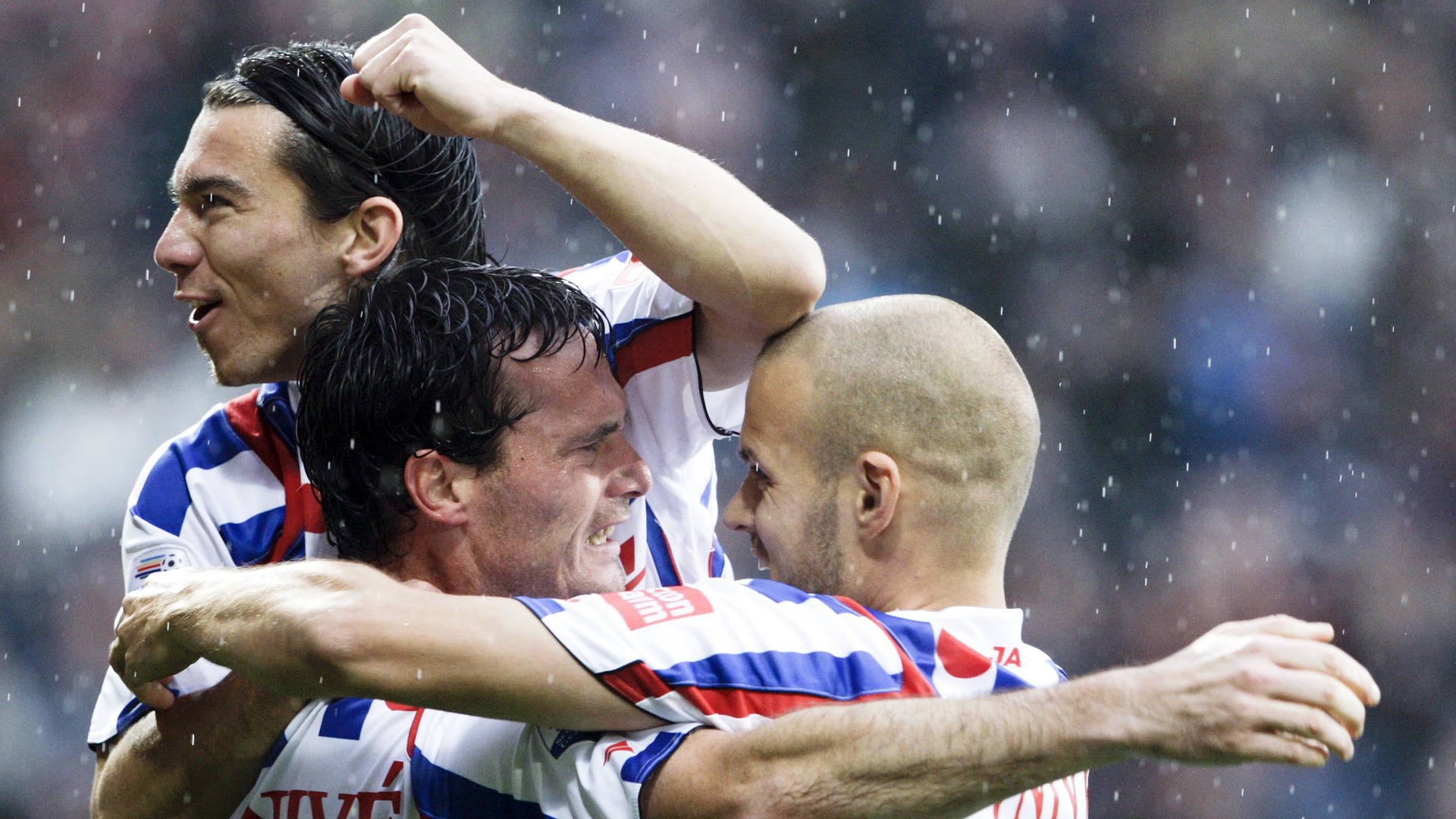 Pranjic, Sibon en Bak Nielsen fiere de oerwinning fan Hearrenfean op Ajax yn 2008