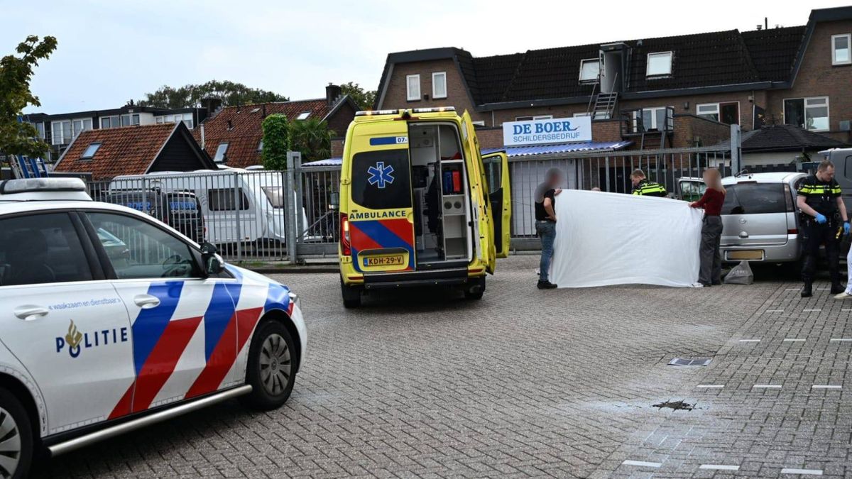 Automobilist zwaargewond na botsing in Barneveld
