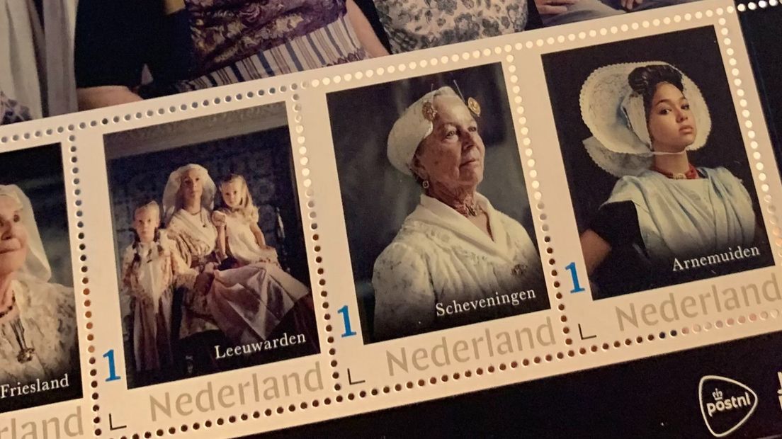 De postzegel van Riet in traditionele klederdracht is te koop