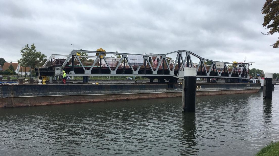 Stationsbrug op ponton