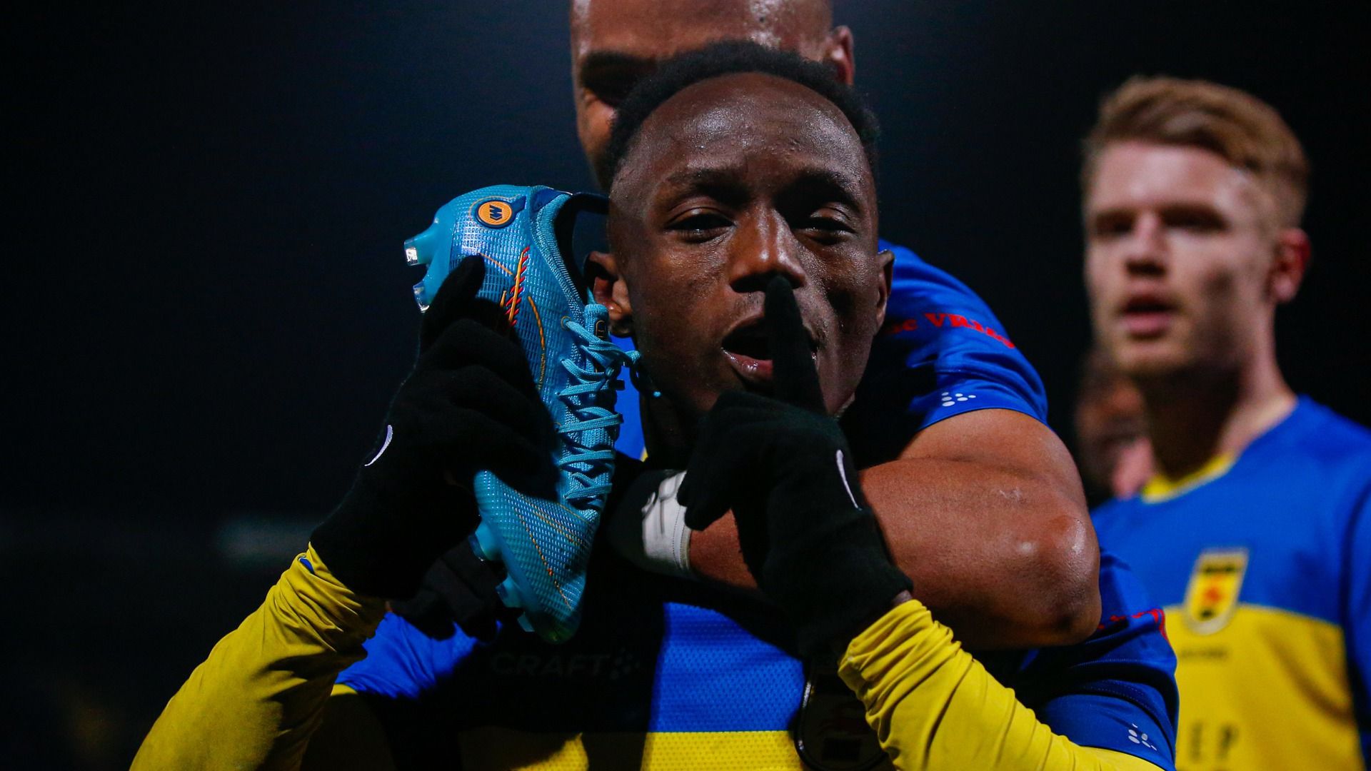 Kallon juicht na de 2-2