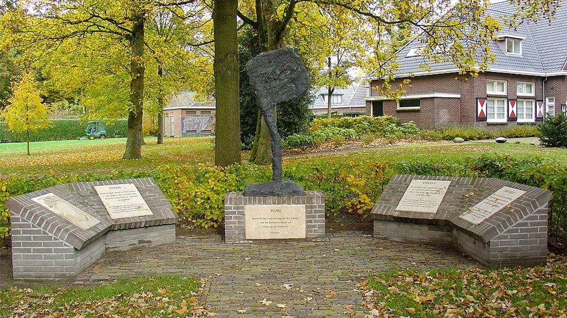 Het herdenkingsmonument in Westerbork waarbij het optreden is (Rechten: Wikimedia/Gouwenaar)