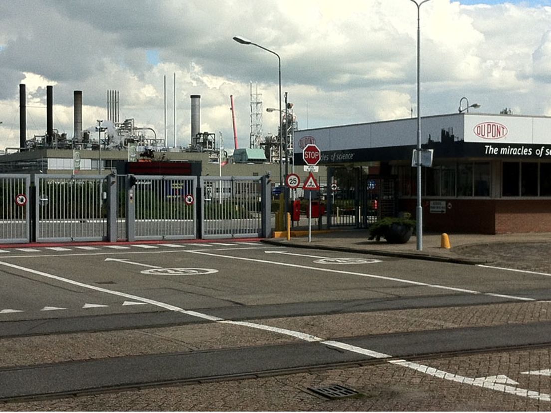 De poort van DuPont in Dordrecht