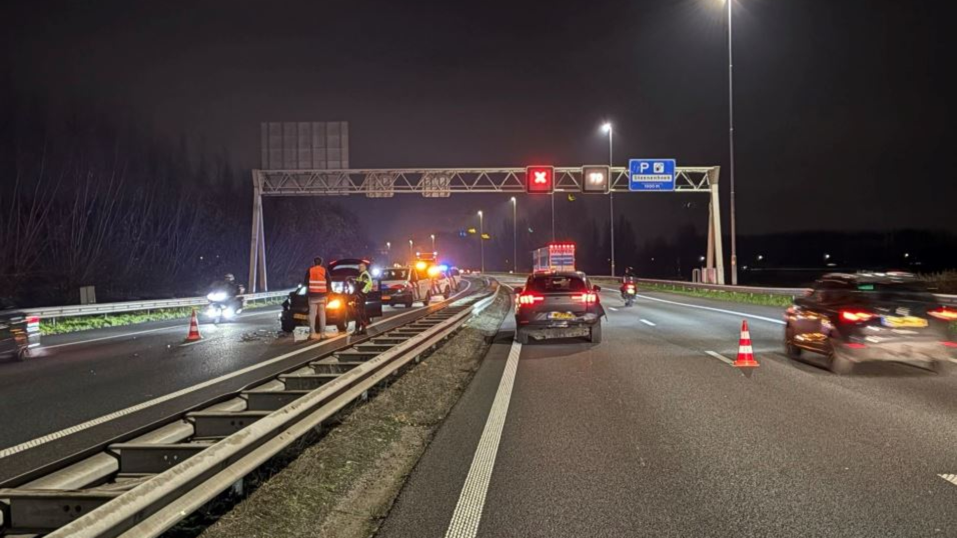 Verkeer loopt vast in avondspits na ongelukken op snelwegen en in tunnel.