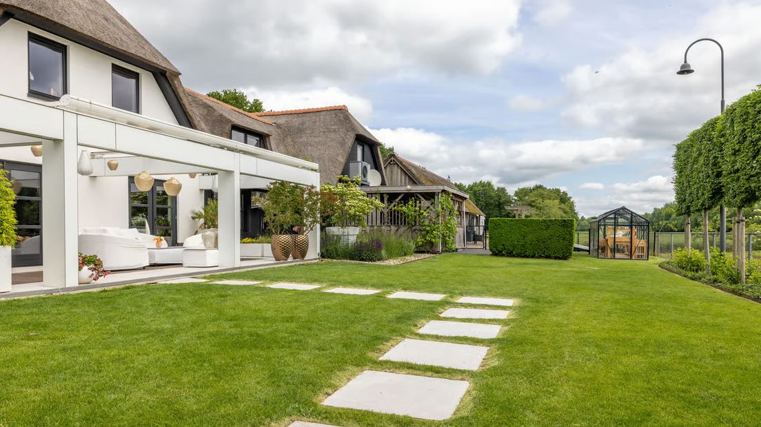 Dit huis bij Drogeham staat voor 2,2 miljoen te koop
