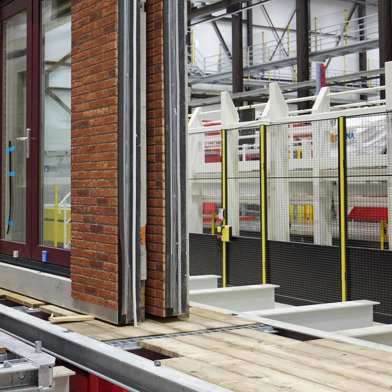 Huizenfabriek-in-Heerenveen-komt-op-stoom-na-moeilijke-start---Bijdrage-aan-oplossing-woningtekort-