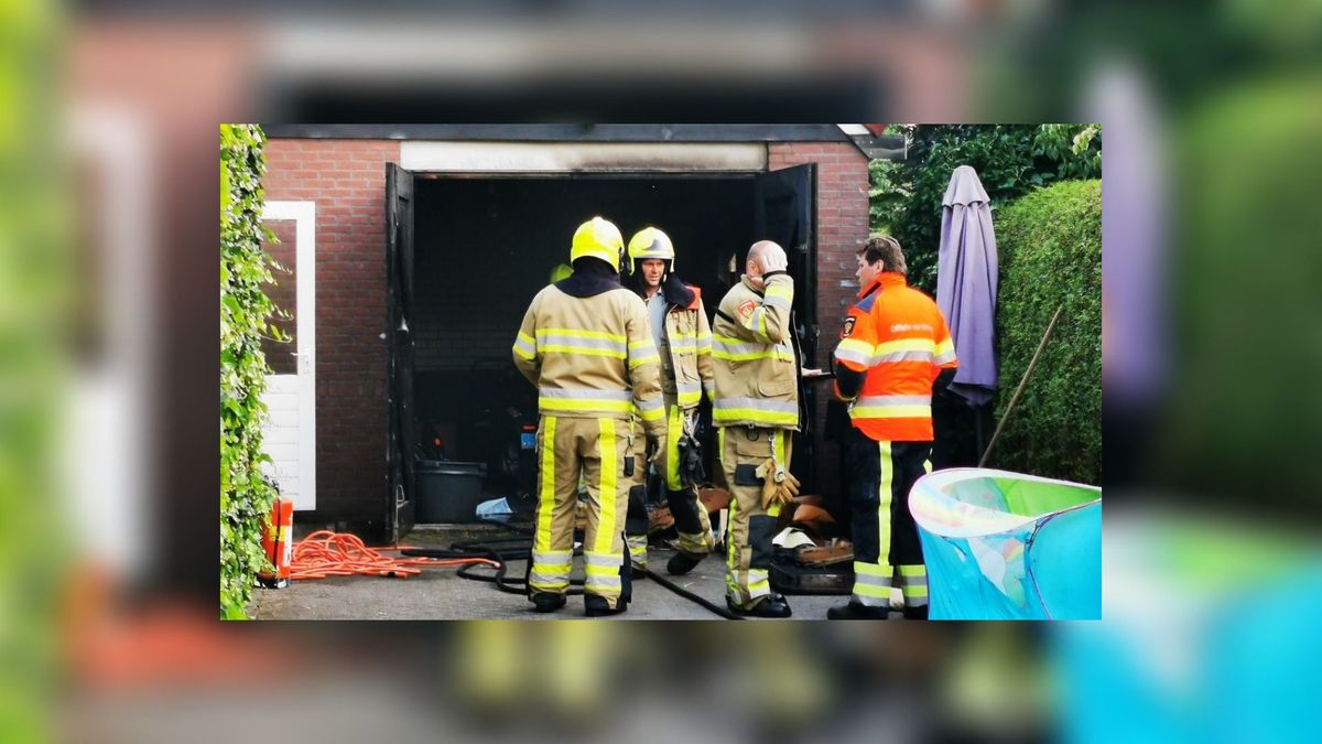 Brand in garage bij woning in Nij Beets
