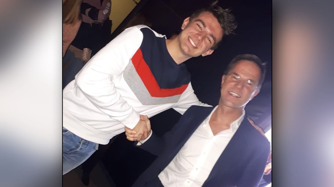 6 vwo'er Wout ging even op de foto met de premier.