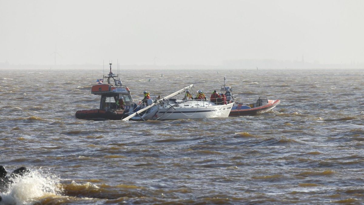 112-nieuws 4 april: Mast zeilboot breekt af | Celstraf geëist tegen verdachten afvaldumpingen A7