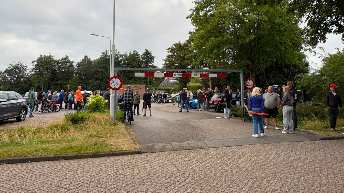 Opnieuw protest tegen komst nachtopvang asielzoekers in sporthal Surhuisterveen