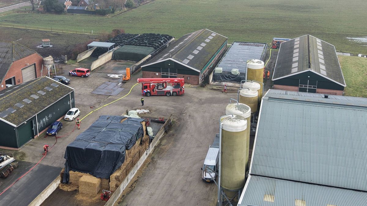 112-nieuws: Brand in stal Westerlee is onder controle • Tot 14.15 uur geen treinen tussen Zwolle en 