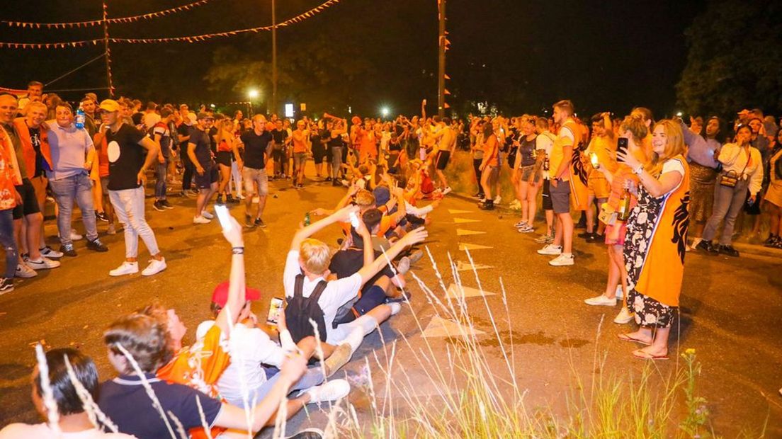 Het was druk op de rotonde in Apeldoorn.