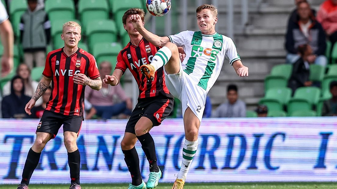 Johan Hove met FC Groningen in actie tegen Willem II
