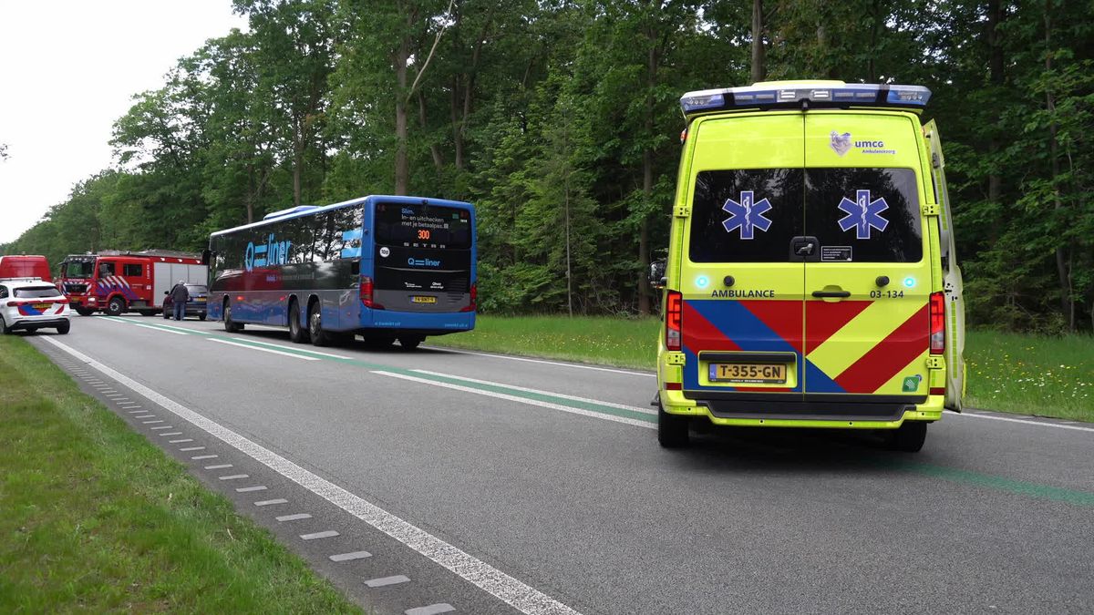 Twee auto's en bestelbus botsen op N34 tussen Odoorn en Exloo