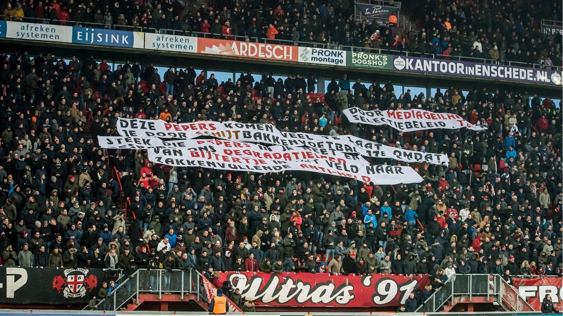 FC Twente-fans kritisch op Verbeek en Van Halst