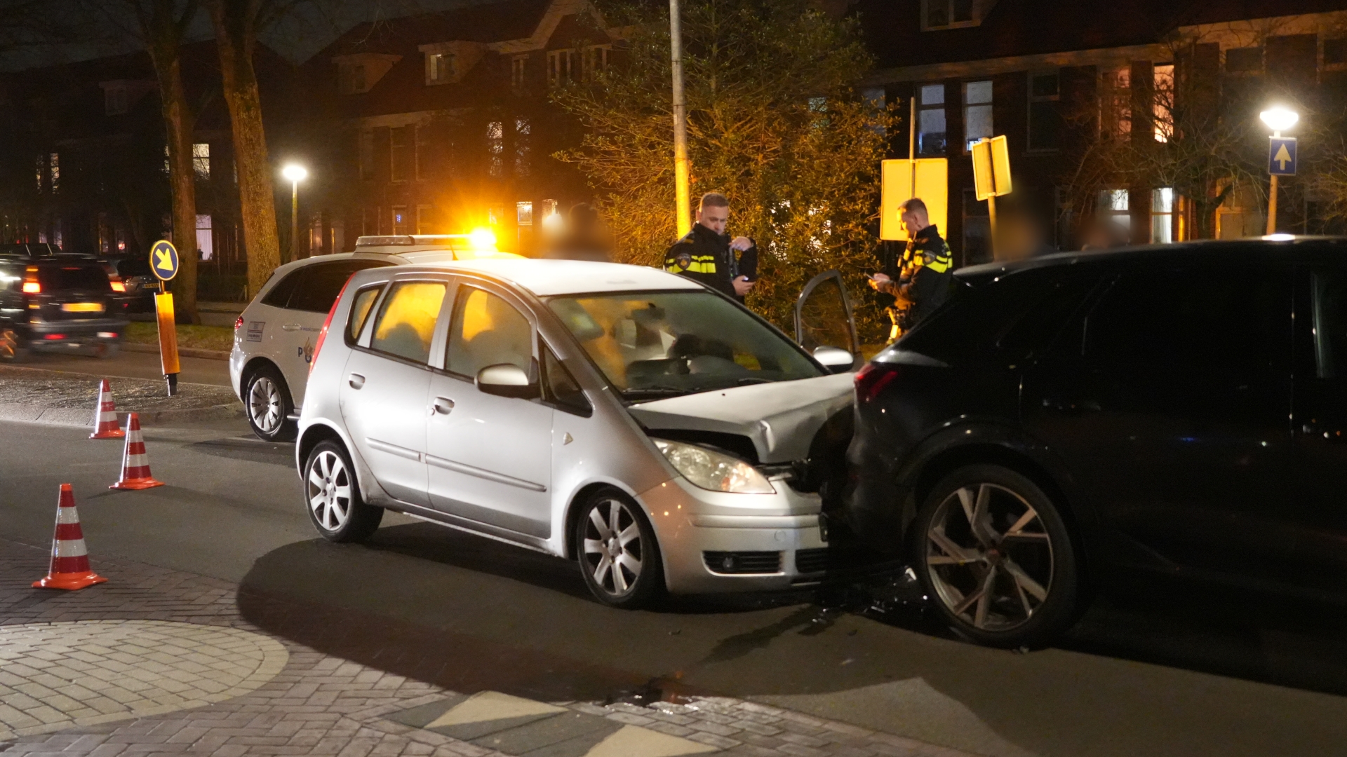 112-nieuws: Kop-staartbotsing in Stad • Garagebrand Hoogezand snel geblust