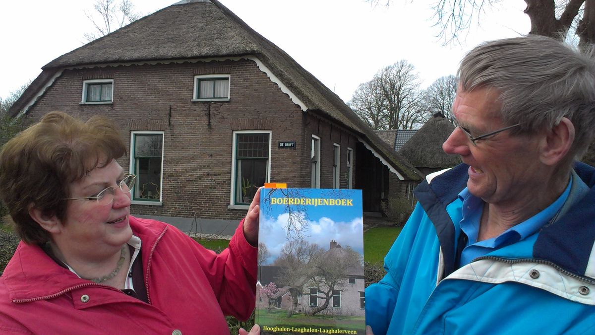Alle boerderijen van Hooghalen vastgelegd in fotoboek