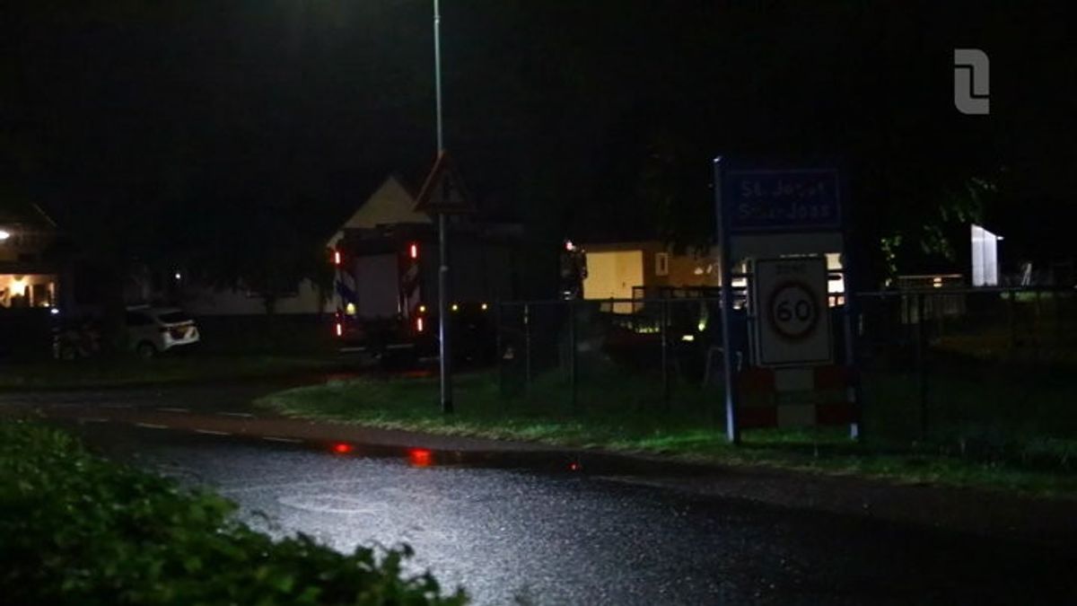 Veel rookoverlast door brandende loods in Sint Joost