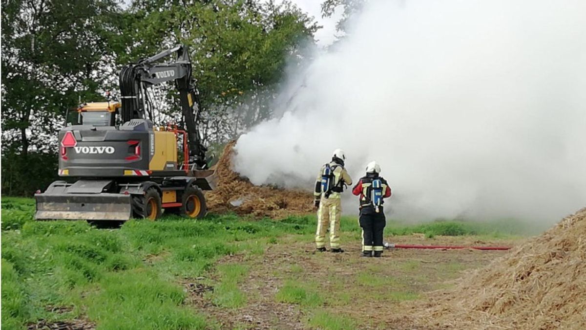 Veel rookontwikkeling bij hooibrand in Bunne
