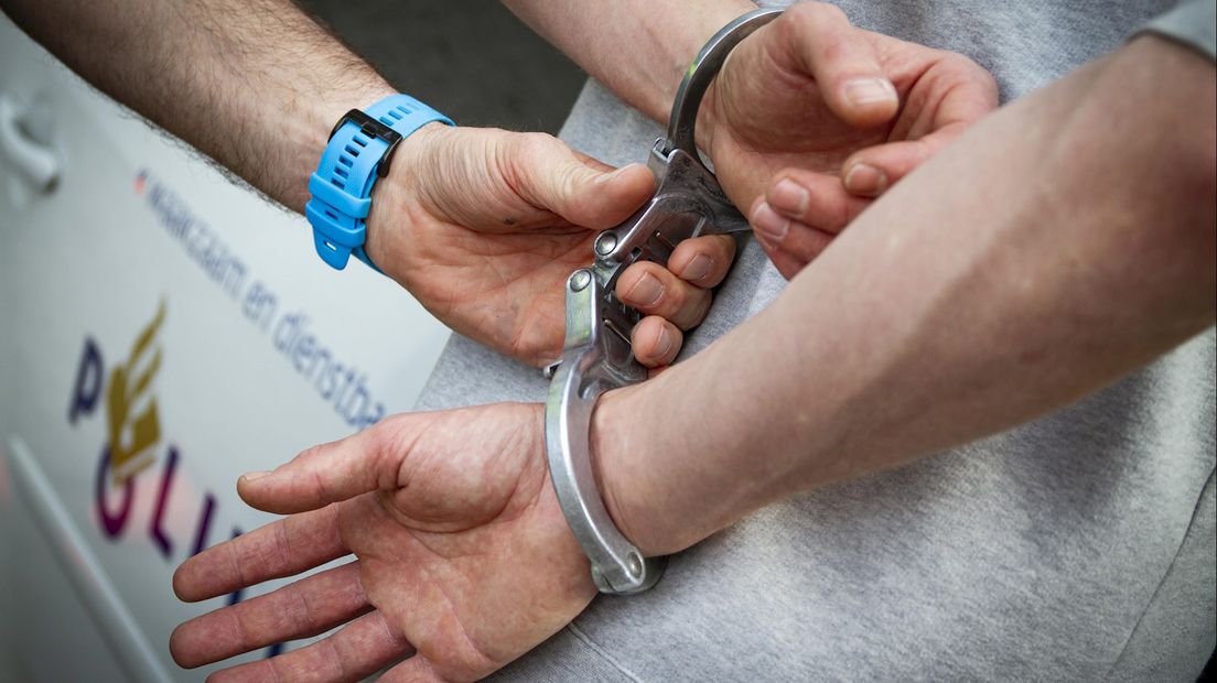 Politie Deventer houdt man met openstaande gevangenisstraf van 120 dagen