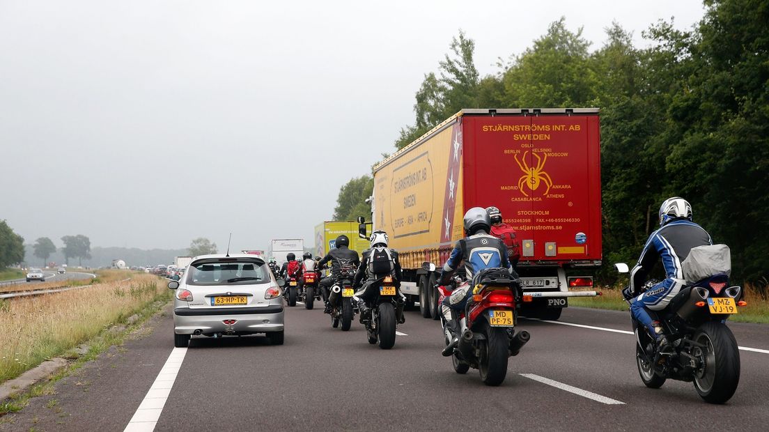 Drukte op de A28 tijdens de TT