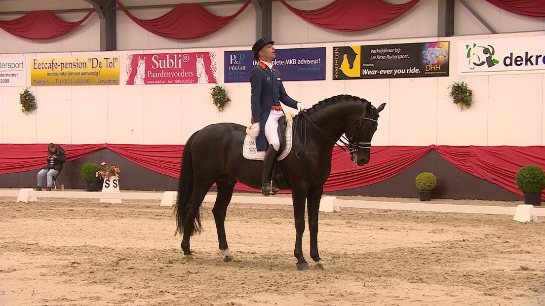 Hans Peter Minderhoud op de rug van Glock's Dream Boy