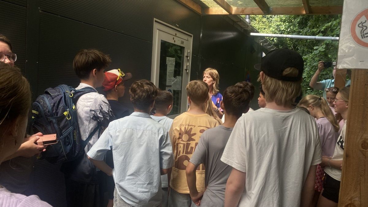 Kinderen maken einde aan 'ongastvrije' wachtrij bij voedselbank