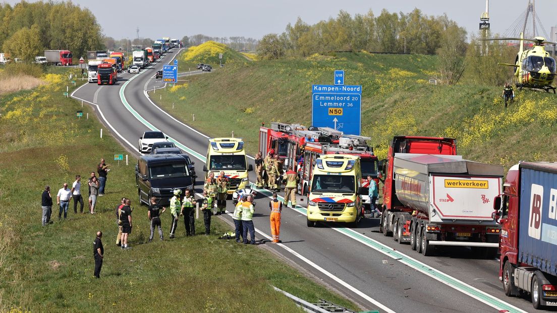 Vrouw en kind omgekomen bij frontale aanrijding op N50 bij Kampen