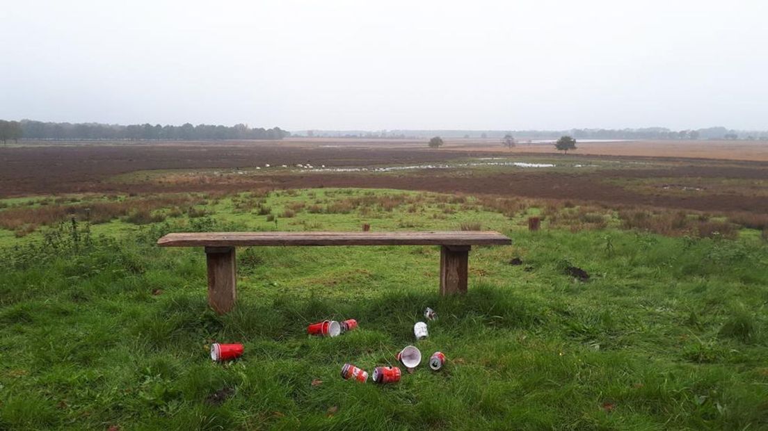 Meer bekers, blikjes en zakdoekjes in de Drentse natuur (Rechten: Het Drentse Landschap)