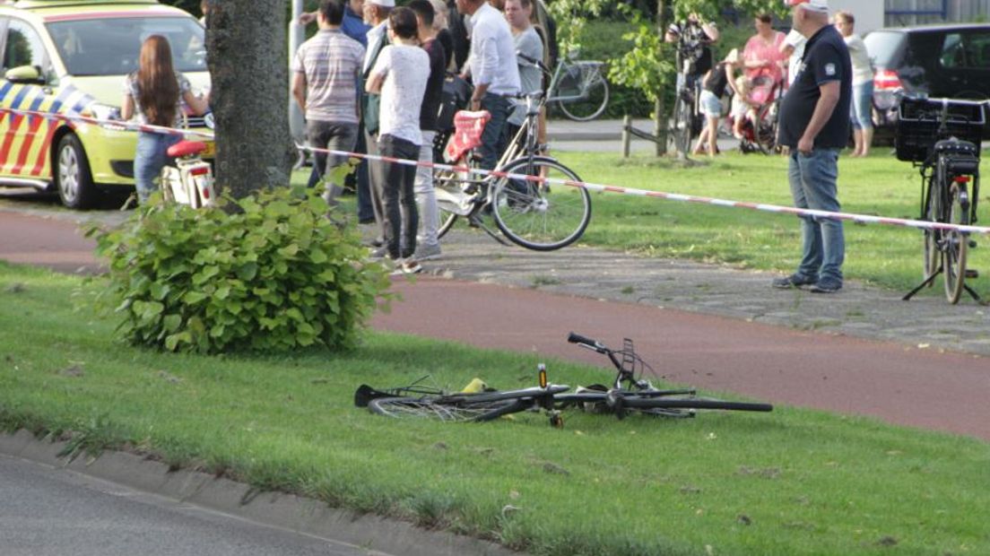 Een fietser is maandagavond in Harderwijk om het leven gekomen.