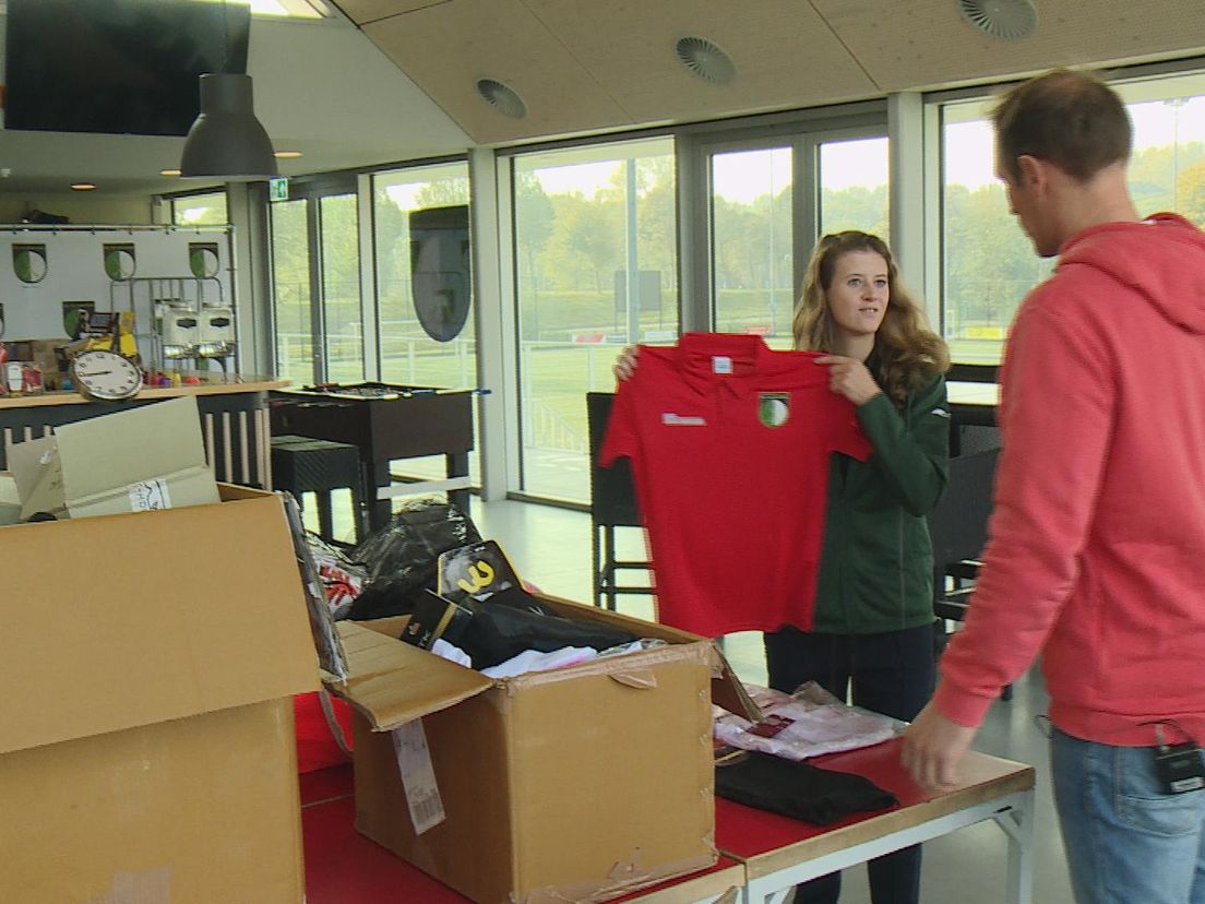 Het nieuwe hockeyshirt voor de arme kinderen