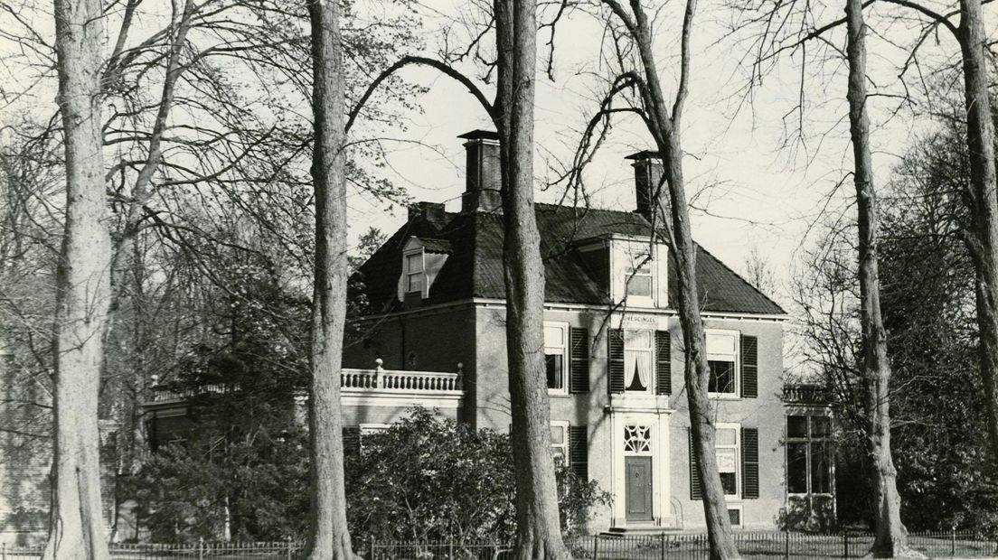 Huize Overcingel, gefotografeerd op 9 april 1957 (Rechten: Drents Archief, collectie Monumentenzorg)