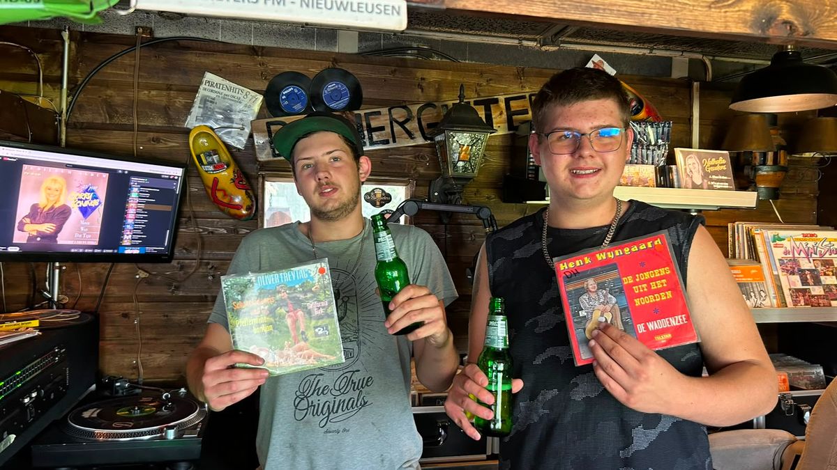 'Het is pas illegaal als je gepakt bent': broers houden piratenzender in de lucht