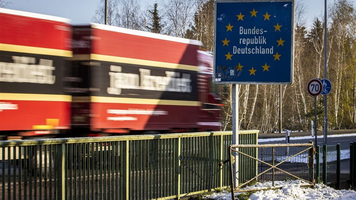Vanaf maandag grenscontrole op A1 bij De Lutte: 