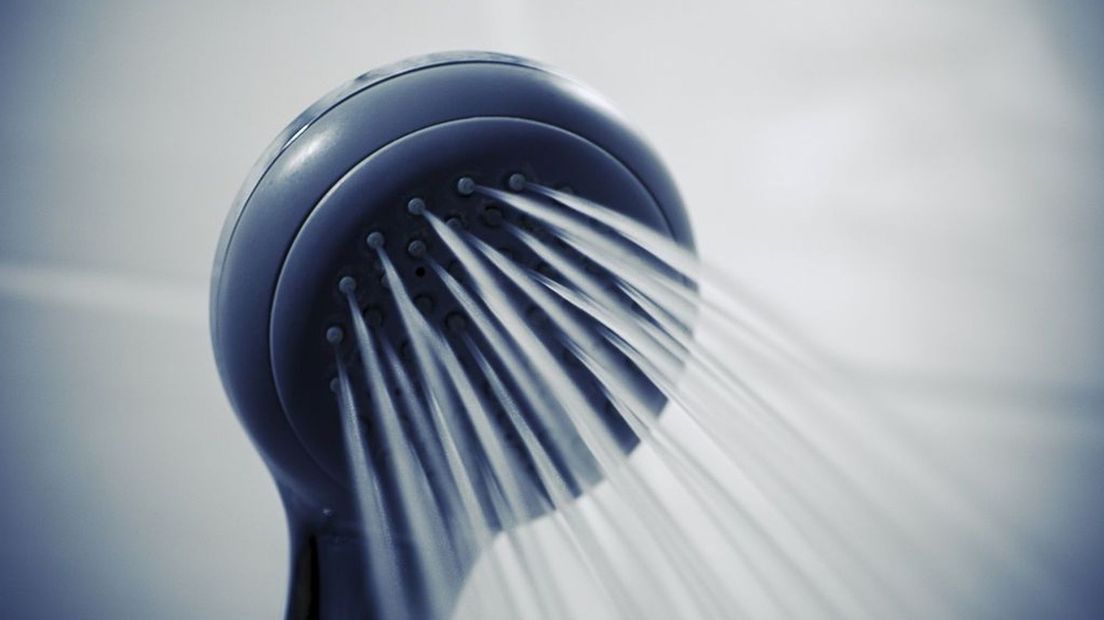 Wanneer iemand de wc doortrekt, kan de douche elders plots gloeiendheet worden.