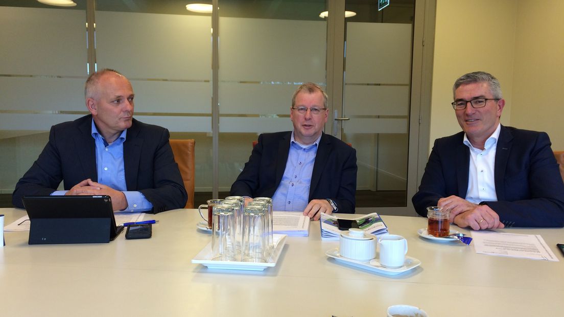 De gedeputeerden Henk Brink, Tjisse Stelpstra en Henk Jumelet (Rechten: archief RTV Drenthe)
