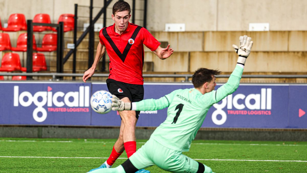 Samenvattingen amateurvoetbal: HHC hard onderuit, HSC'21 en Staphorst winnen Overijsselse onderonsje