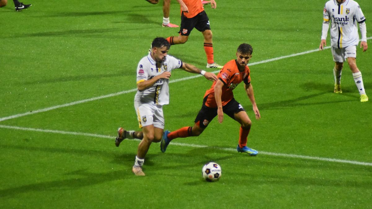 LIVE | Vitesse uit tegen Volendam is vooral rommelig
