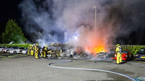 Autobranden in de regio • bestuurder vlucht na ongeval. Autobranden in de regio • bestuurder vlucht na ongeval.