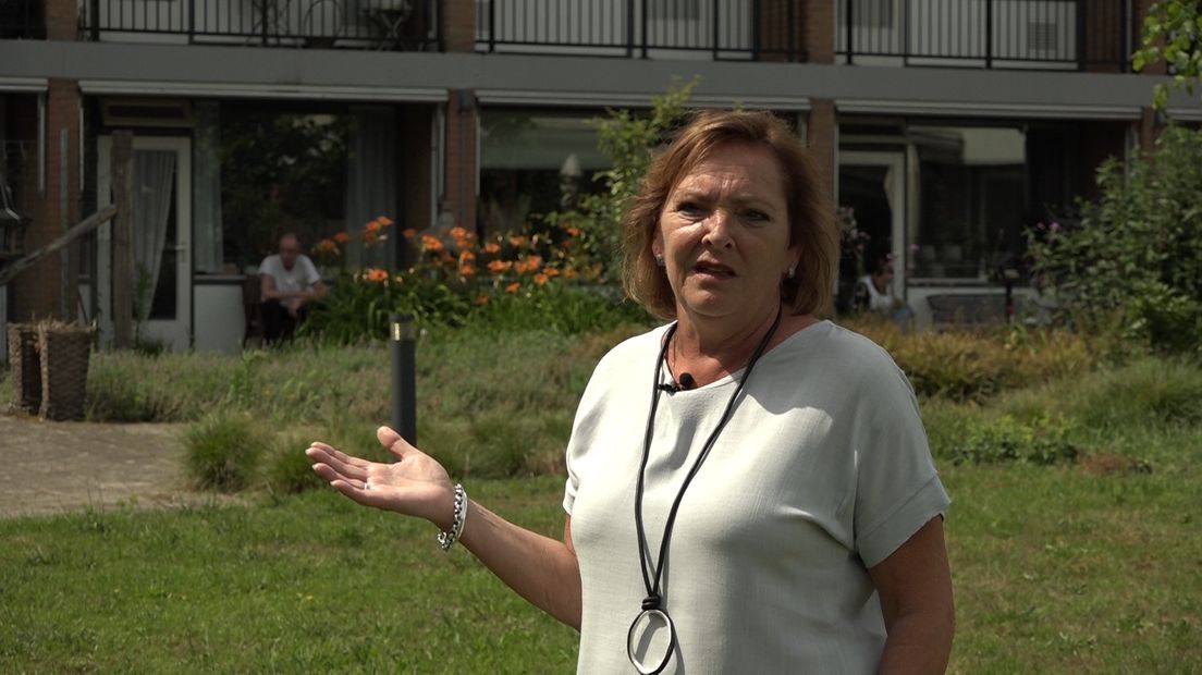 De dementerende moeder van Marian woont al 91 jaar in Voorst, maar nu moet ze weg.
