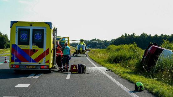 Gewonde door ongeluk met kampeerbusje bij Roswinkel. Gewonde door ongeluk met kampeerbusje bij Roswinkel.