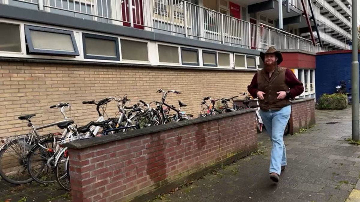 Oud-bewoners spelen in theaterstuk 'Dag Flatje' over hun flat in Geleen die gesloopt gaat worden