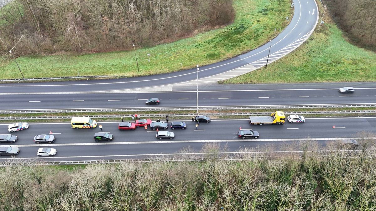 Botsing in Apeldoorn • kopstaartbotsing op A1